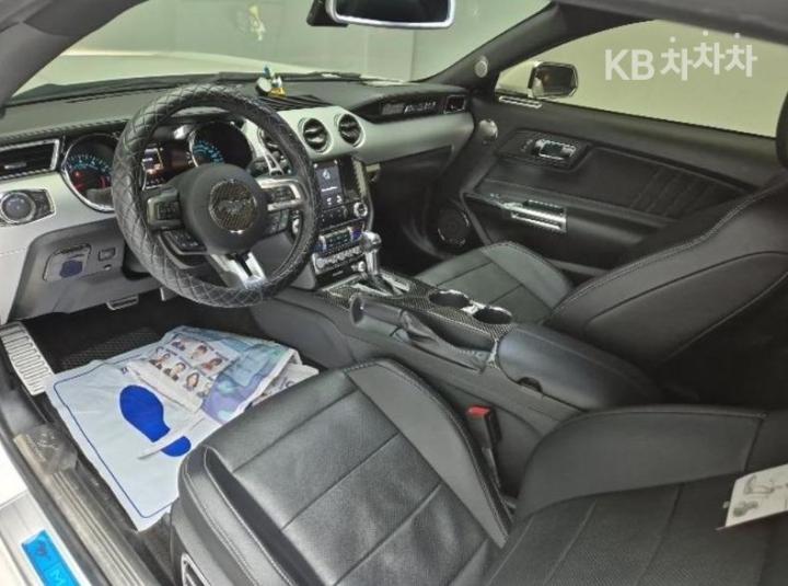 Ford Mustang GT Coupe Premium 8