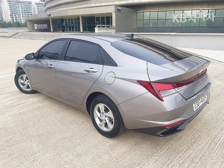 Hyundai Avante CN7 1.6 LPi Smart 5