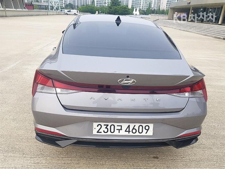 Hyundai Avante CN7 1.6 LPi Smart 6