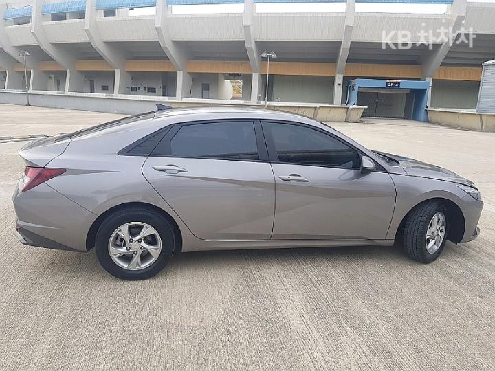 Hyundai Avante CN7 1.6 LPi Smart 8