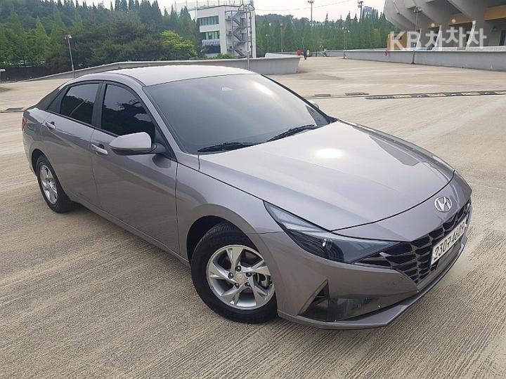 Hyundai Avante CN7 1.6 LPi Smart 9