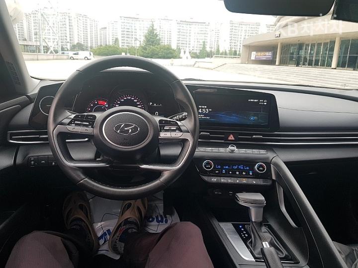 Hyundai Avante CN7 1.6 LPi Smart 10