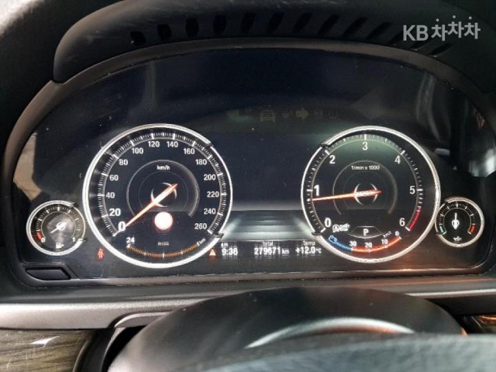 BMW 5 Series New 520d xDrive Luxury F10 8