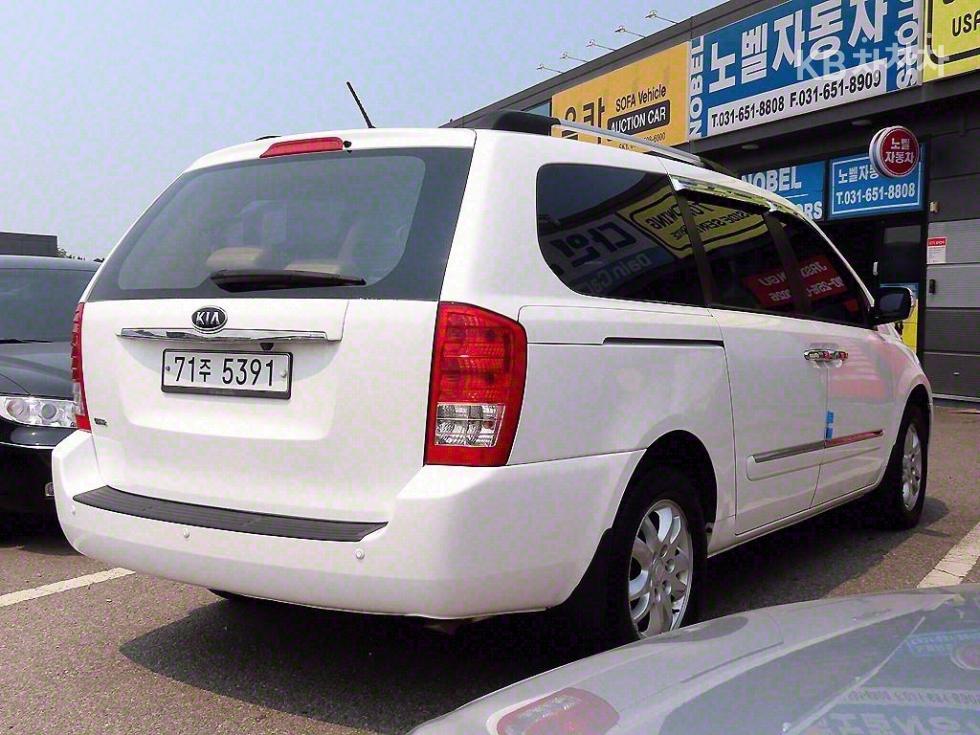 2012 - kia carnival