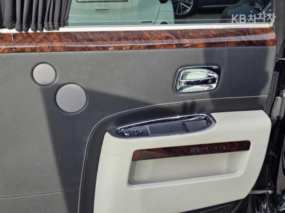 Rolls-Royce Ghost — miniaturë 6