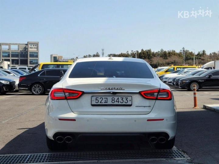 Maserati Quattroporte 3.0 Diesel V6 4