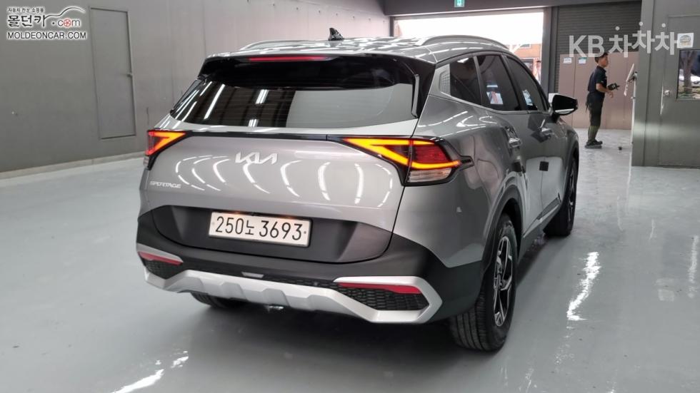 2022 - kia sportage