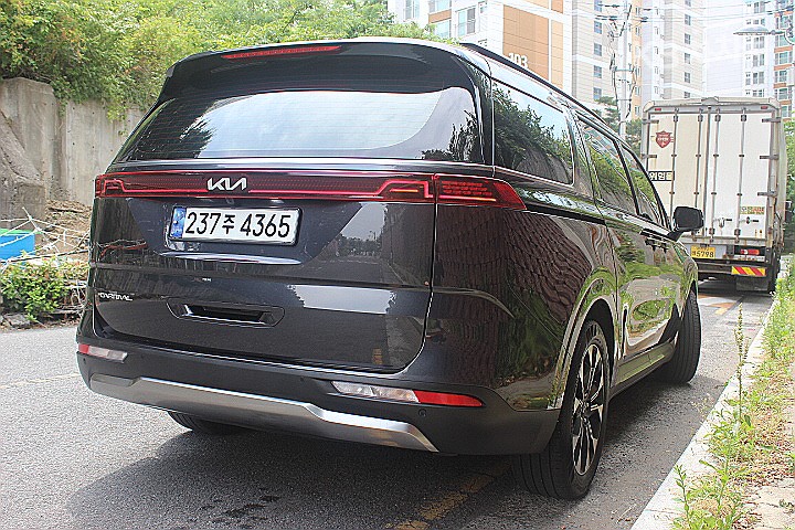 2023 - kia carnival