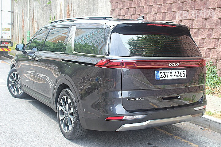 2023 - kia carnival