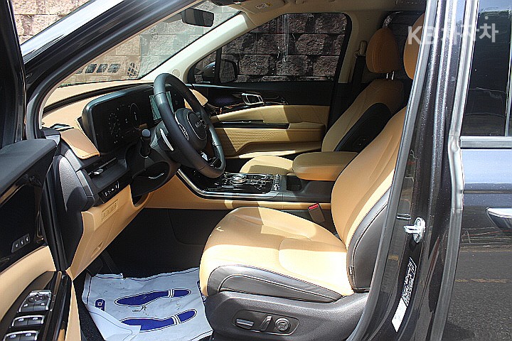 2023 - kia carnival