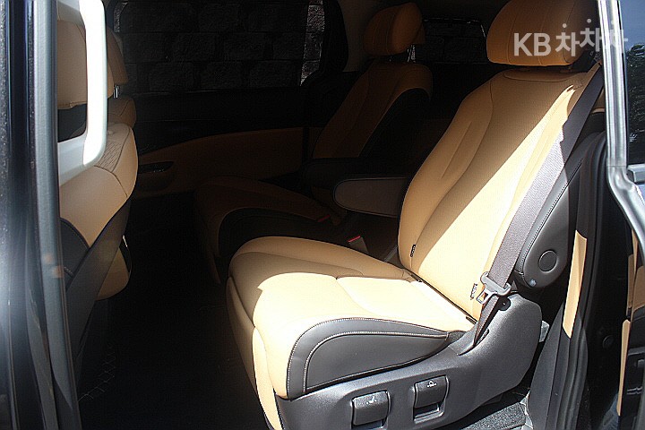 2023 - kia carnival