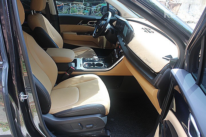 2023 - kia carnival