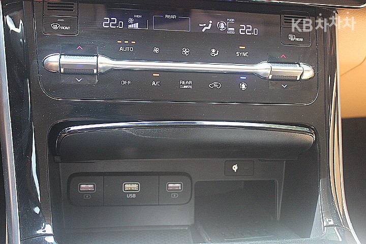 2023 - kia carnival