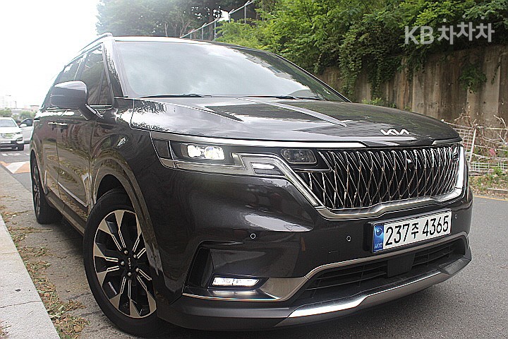 2023 - kia carnival