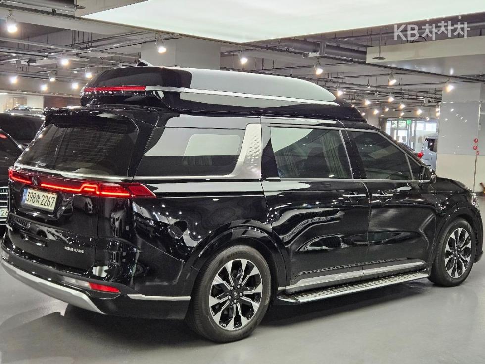 2022 - kia carnival