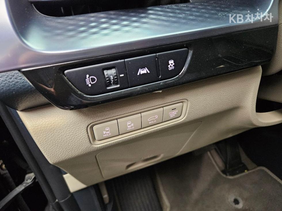 2022 - kia carnival