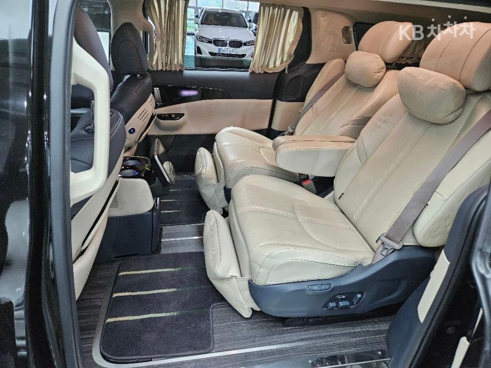 2022 - kia carnival