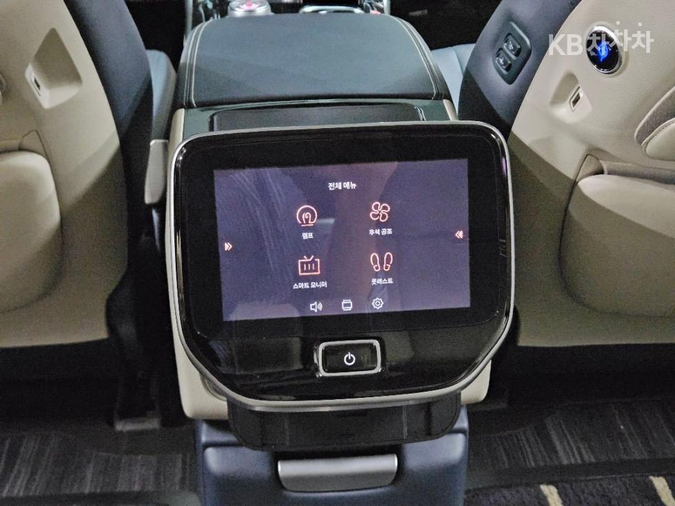 2022 - kia carnival