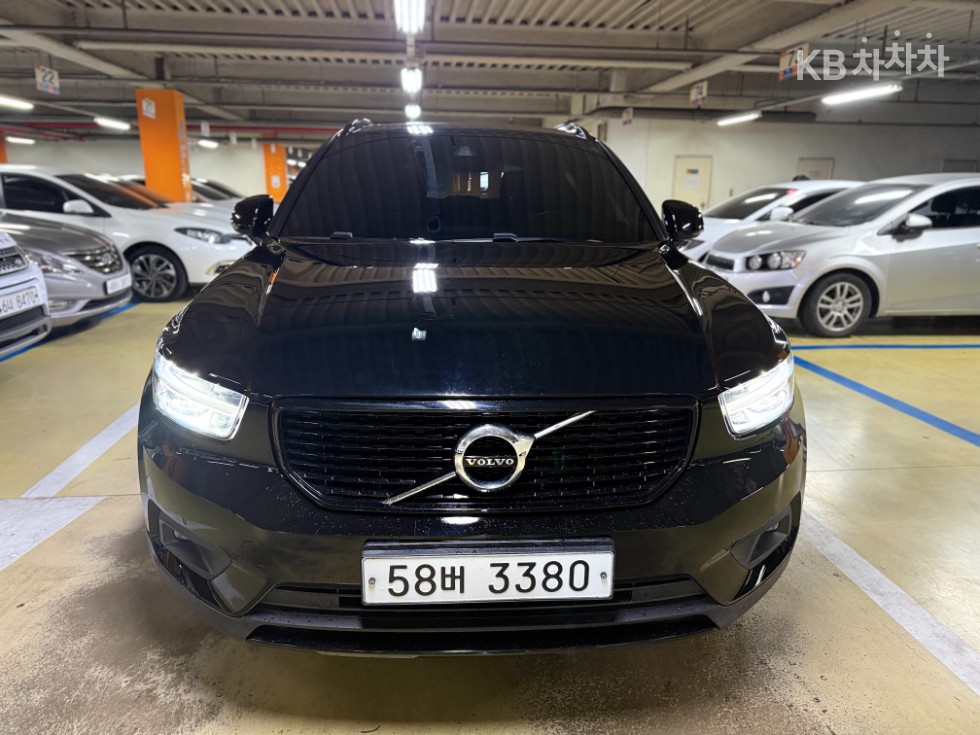 Volvo XC40 T4 AWD R-Design - фото 1