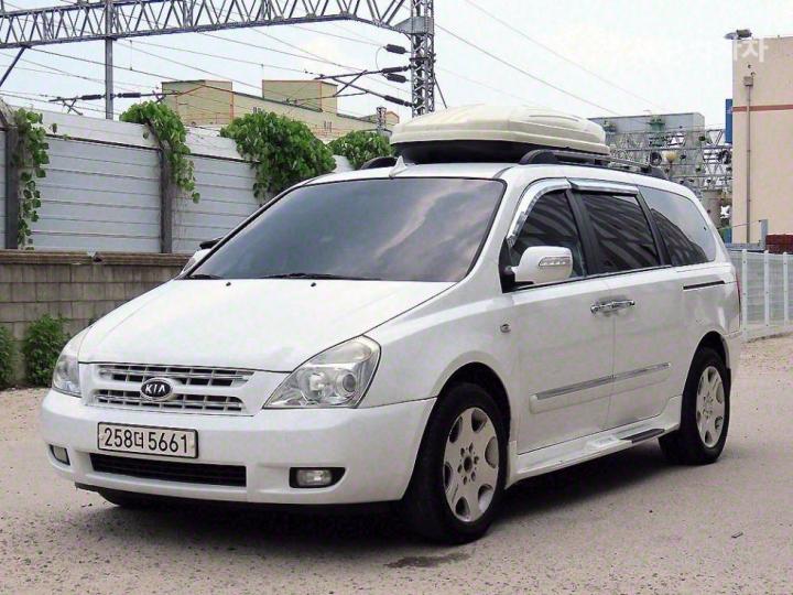 Kia Carnival Grand GLX Top Model 3