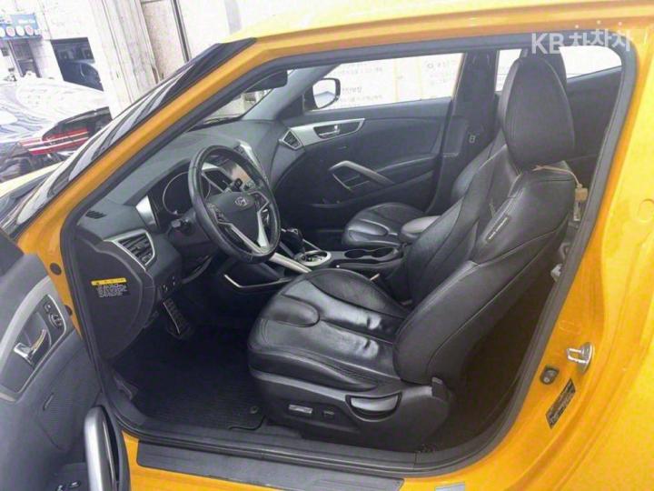 Hyundai Veloster Extreme 6