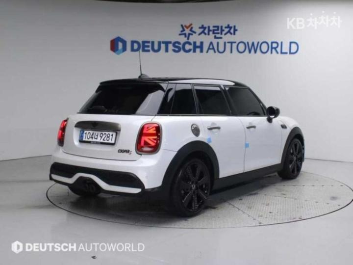 Mini Cooper 5 Duo S 2.0 Classic Launch Pack 3