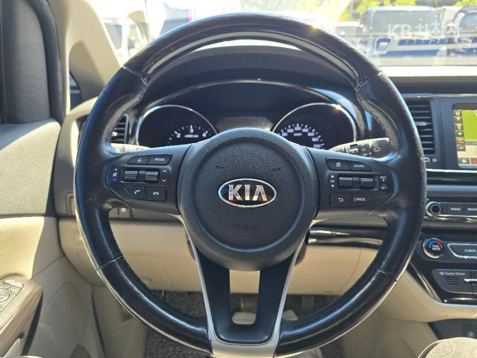 2019 - kia carnival