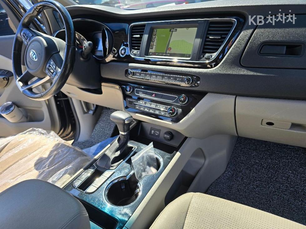 2019 - kia carnival