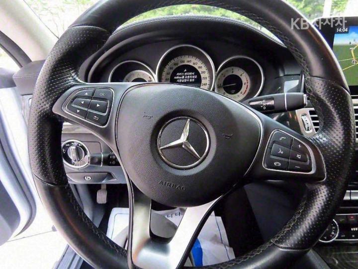 Mercedes-Benz CLS-Class W218 CLS250d 4 Matic W218 9