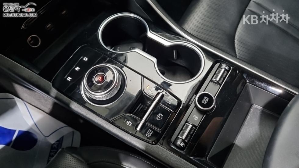 2022 - kia k5