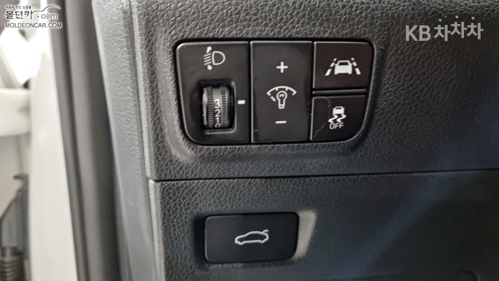 2022 - kia k5