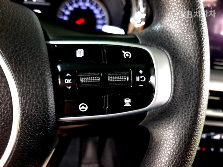 Kia K5 2.0 Gasoline Trendy - фото 9