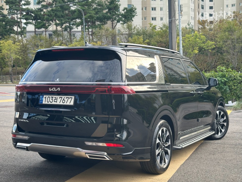 2023 - kia carnival