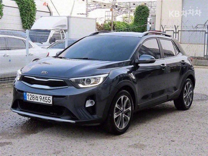 Kia Stonic Gasoline 1.4 MPI Deluxe 3