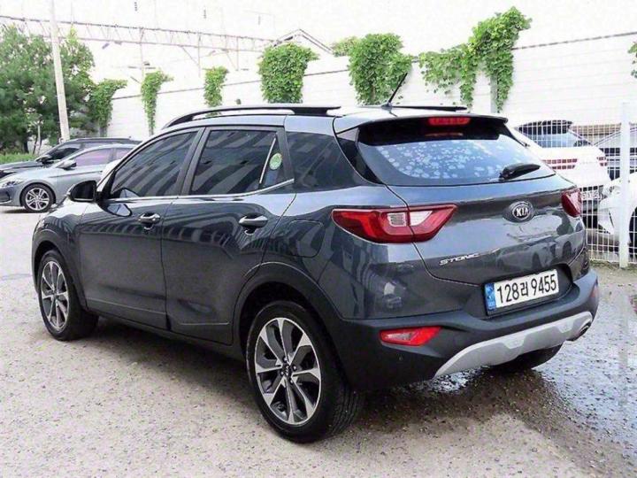 Kia Stonic Gasoline 1.4 MPI Deluxe 4