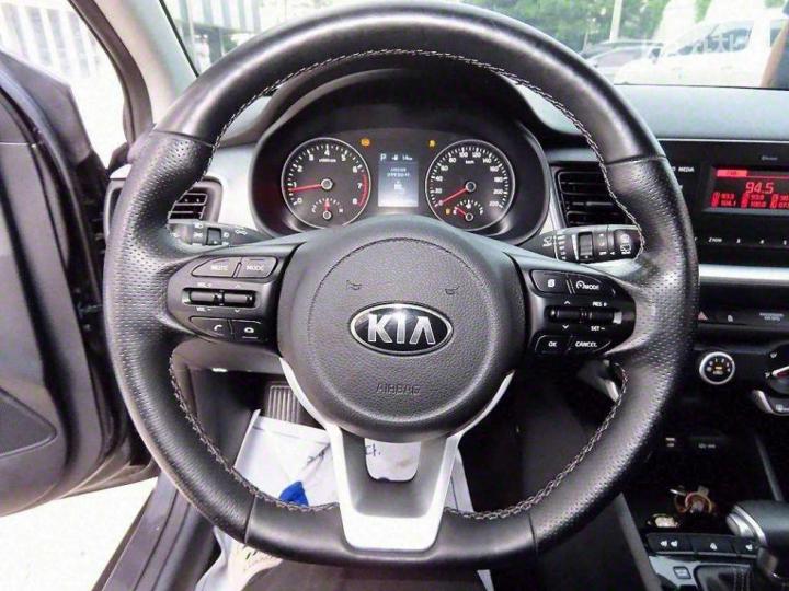 Kia Stonic Gasoline 1.4 MPI Deluxe 9