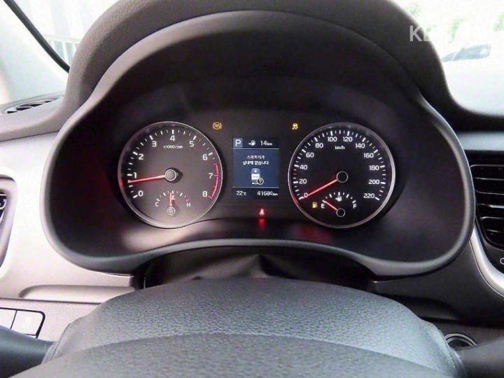 Kia Stonic Gasoline 1.4 MPI Deluxe 10