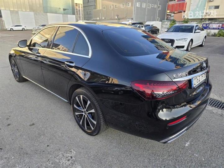Mercedes-Benz E-Class W213 E300e 4MATIC Exclusive 5