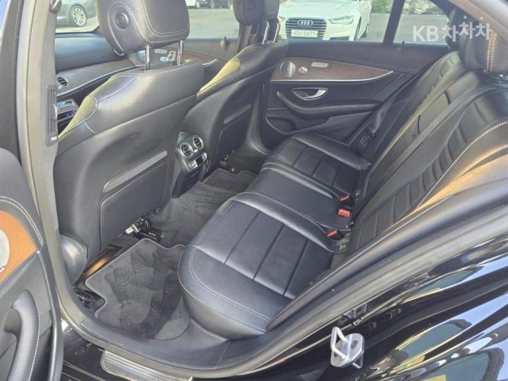 Mercedes-Benz E-Class W213 E300e 4MATIC Exclusive 8