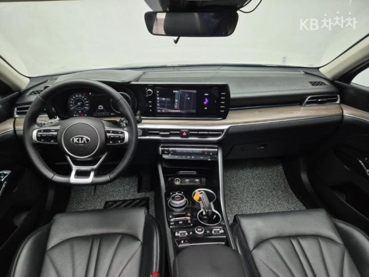 Kia K5 1.6 Gasoline Turbo Signature 8