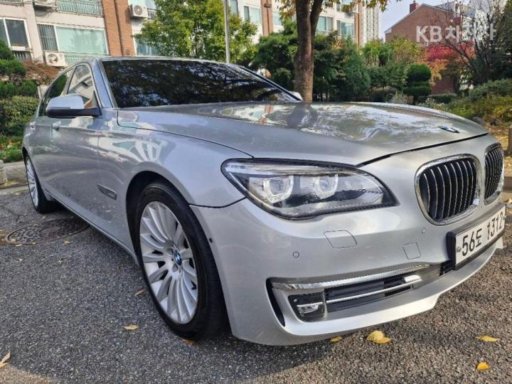 BMW 7 Series 740Li 3