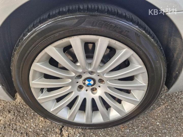BMW 7 Series 740Li 6