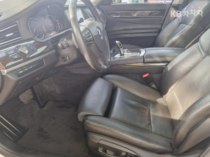 BMW 7 Series 740Li 9