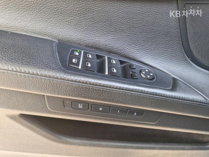 BMW 7 Series 740Li 8