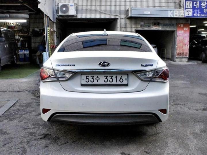 Hyundai Sonata Hybrid 2.0 Royal 4
