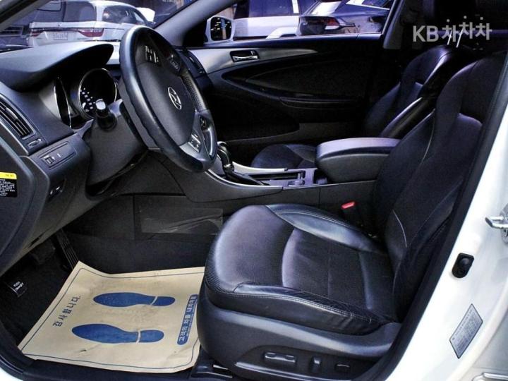 Hyundai Sonata Hybrid 2.0 Royal 6