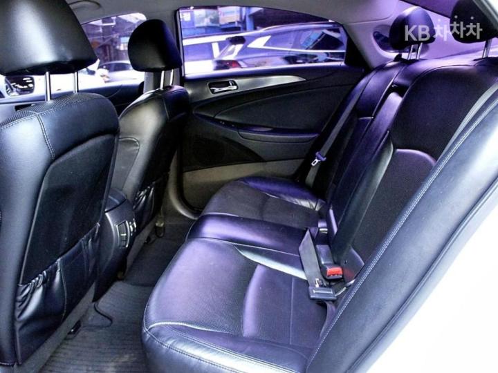 Hyundai Sonata Hybrid 2.0 Royal 7