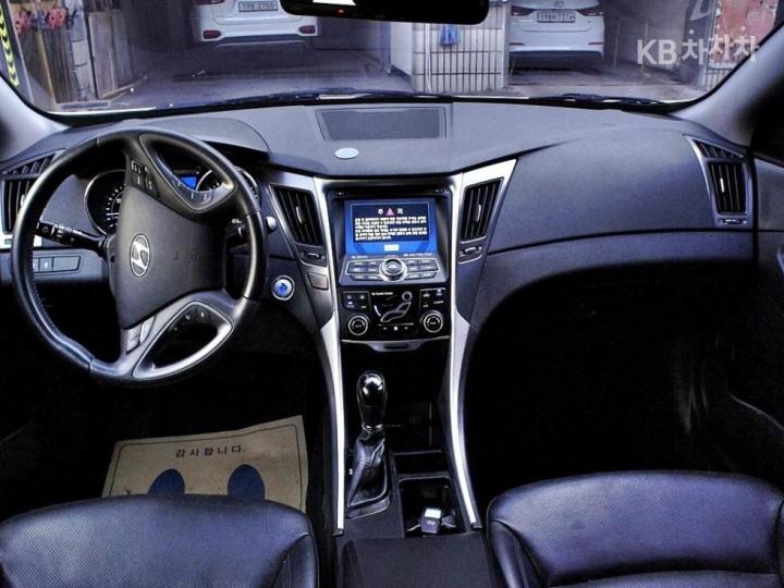 Hyundai Sonata Hybrid 2.0 Royal 8