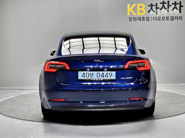 Tesla Model 3 Long Range 8