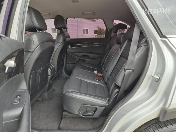 Kia Sorento Diesel 2.0 2WD Prestige 9